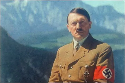 Cite l'année où Hitler devient chancelier.