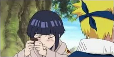Qu'offre Hinata à Naruto lors de l'examen des Chûnin ?