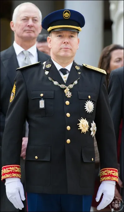 En quelle année Albert II devient-il officiellement prince souverain de Monaco ?