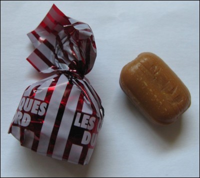 De quelle ville ces caramels onctueux, parfumés au café, appelés "chuques" sont-ils une spécialité ?