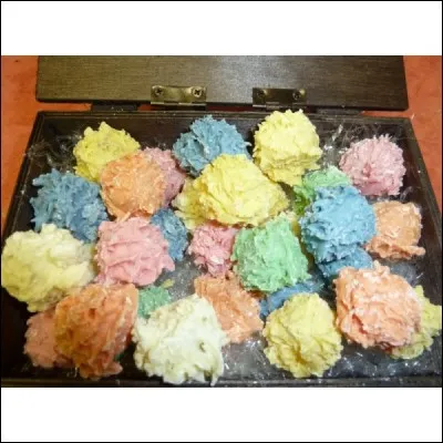 Le jaune est à la mirabelle, le rose à la framboise, le blanc au marc, le vert au kirsch. D'où nous vient cette confiserie ?