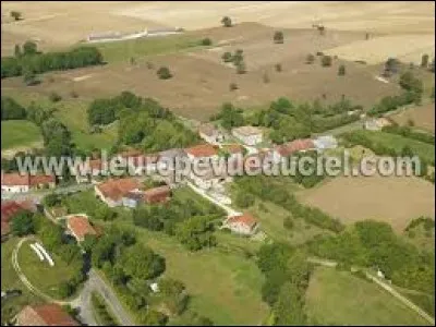 Petit village Meusien de 65 habitants, Julvécourt se situe en région ...