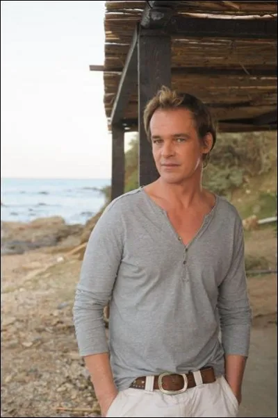 Quel est le personnage interprété par Serge Gisquière ?