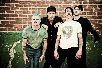 Qui est surnommé Flea chez les Red Hot Chili Peppers ?