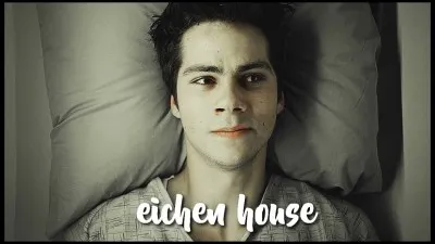 Dans quelle saison va-t-il à Eichen House, croyant qu'il a la maladie de sa mère et qui rencontre-t-il là-bas ?