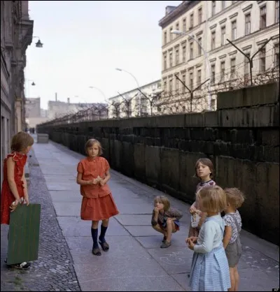 Quand le mur de Berlin (surnommé le "mur de la honte") fut-il inauguré ?