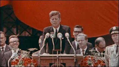 Qui prononça la phrase célèbre "Ich bin ein Berliner" ?