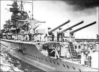 Comment s'appelle la premire bataille navale de la Seconde Guerre Mondiale qui a oppos l'Allemagne et l'Angleterre et qui a lieu le 13 dcembre 1939 ?