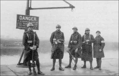 Comment a t appel la priode de la Seconde Guerre Mondiale qui a commenc lors de la dclaration de guerre le 3 septembre 1939 et qui s'est termine le 10 mai 1940 ?