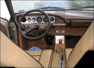 Dans quelle voiture est-il ?