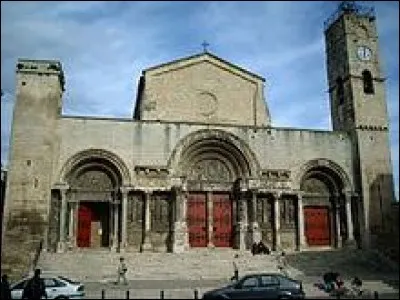 Nous partons en Occitanie visiter l'abbatiale de Saint-Gilles. Nous serons dans une ville du département ...