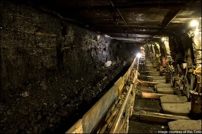 Gaz inflammable et explosif qui se dégage des mines de houille.