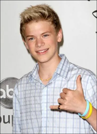 Avec quelle actrice a-t-il joué dans Shake It Up ?