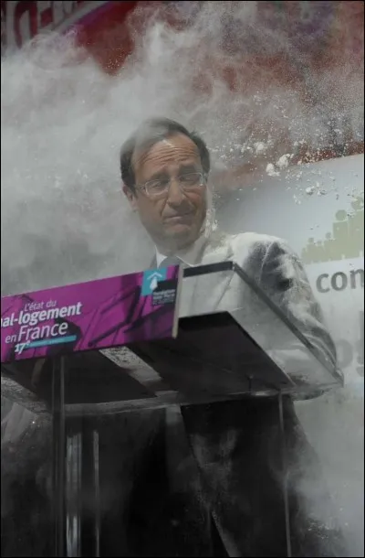 Lors de ton meeting de réélection, on te jette de la farine