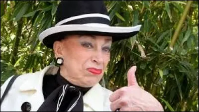 Geneviève de Fontenay regardait toujours les messes en pensant à ses fils.