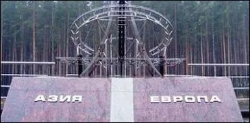 Cette chaîne de montagne est depuis le XVIIIe siècle la frontière orientale conventionnelle entre l'Europe et l'Asie :