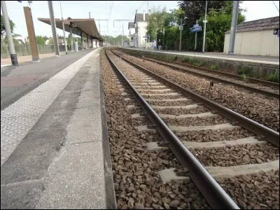 Quel est le numéro du quai où les sorciers doivent prendre le train pour se rendre à Poudlard ?
