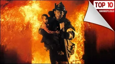 "C'est un héros car il sauve des vies." se traduit :