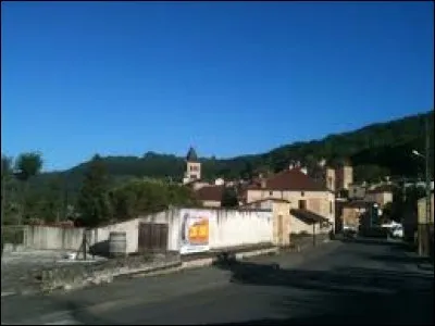Pour finir, je vous emmène dans le Quercy, à Vire-sur-Lot. Village d'Occitanie, il se trouve dans le département ...