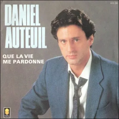 C'est un film déjà plus ancien, mais quelle rigolade, il s'appelle "Les Sous-doués", et Daniel Auteuil est l'un des acteurs de ce film !