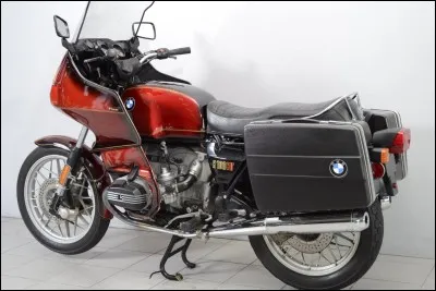 Combien de cylindres pour cette belle m&eacute;canique ?BMW R 100 RT de 1979