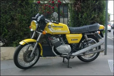 Combien de cylindres pour cette belle m&eacute;canique ?Motob&eacute;cane 350 LT