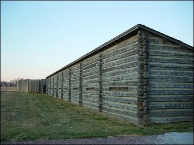 Où se trouve la réplique de Fort Atkinson ?