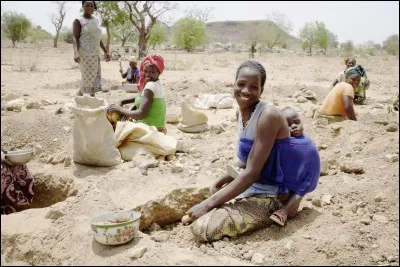 Avec moi, ça ne rigole pas, ça marche à la baguette, ils ont intérêt à bosser dur, sinon je leur ...