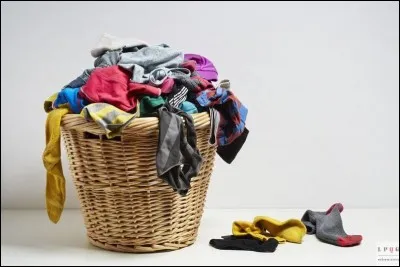 Le linge sale s'empile, tu...