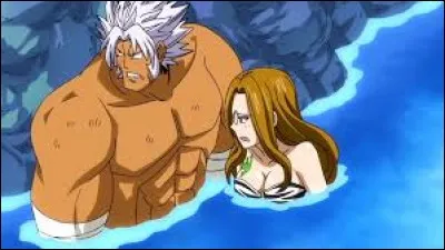 Pourquoi Elfman utilise-t-il sa magie de métamorphose uniquement avec son bras droit ?