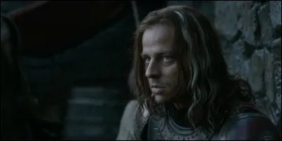 Qui sont les offrandes faites au dieu rouge de la part de Jaqen H'ghar pour combler la dette d'Arya ?