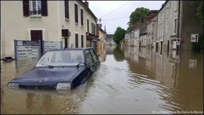 Donne-moi un synonyme "d'inondation".
