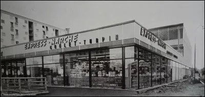 Ce 15 octobre, l'ouverture de l'Express-march&eacute; de Rueil-Malmaison est un &eacute;v&eacute;nement : c'est le premier supermarch&eacute; en France. En quelle ann&eacute;e &eacute;tait-ce ?