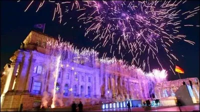 La r&eacute;unification allemande, avec l'int&eacute;gration de la RDA dans la RFA, est effective ce 3 octobre. De quelle ann&eacute;e s'agit-il ?