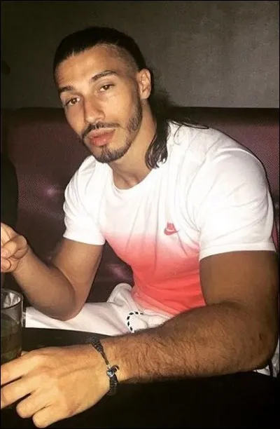 N.O.S est-il en couple ?