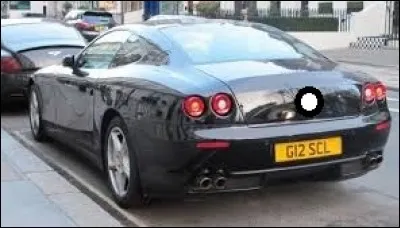 Quelle est la marque de cette supercar ?