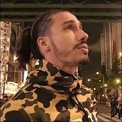 Quel est son nom de scène ?