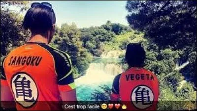 Lazer se considère comme :