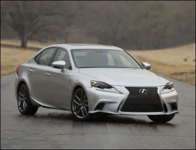 Quelle est cette marque de voiture ?