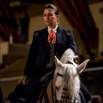 Exceptionnelle : seule écuyère de l'école royale andalouse. Qui est-elle ?