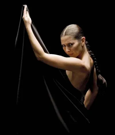 Immense et exubérante danseuse de flamenco née dans la province de Cadix. Qui est-elle ?