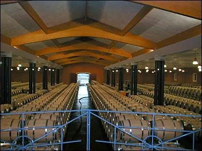 Comment s'appelle ce lieu pour fabriquer et stocker le vin ?