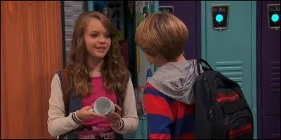 A quelle émission participe Chloé Hartman, la copine d'Henry ?