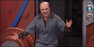 Schwoz Schwartz est le mécanicien de Captain Man.