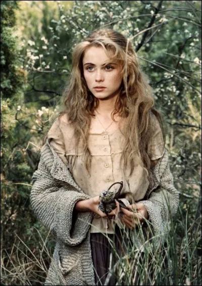 Dans le film "Manon des Sources", quel acteur tient le rôle de l'instituteur Bernard Olivier ?