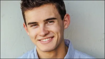 Tu entends quelqu'un parler sur toi...