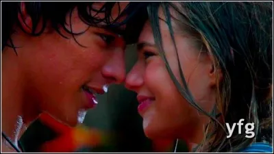 Quel est le prénom du père du personnage masculin principal ?