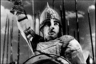 Ce film réalisé par Sergueï Eisenstein en 1938 met en scéne la bataille du lac Peïpous dans laquelle le héros russe repousse les Chevaliers Teutoniques. Quel est le titre de ce film ?
