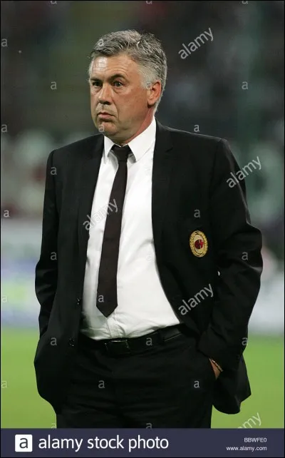 Mister du Milan AC, Carlo Ancelotti affectionnait une formation. Laquelle ?