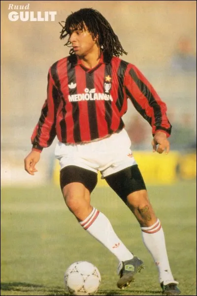 Qui est le meilleur buteur du club avec 221 réalisations ?